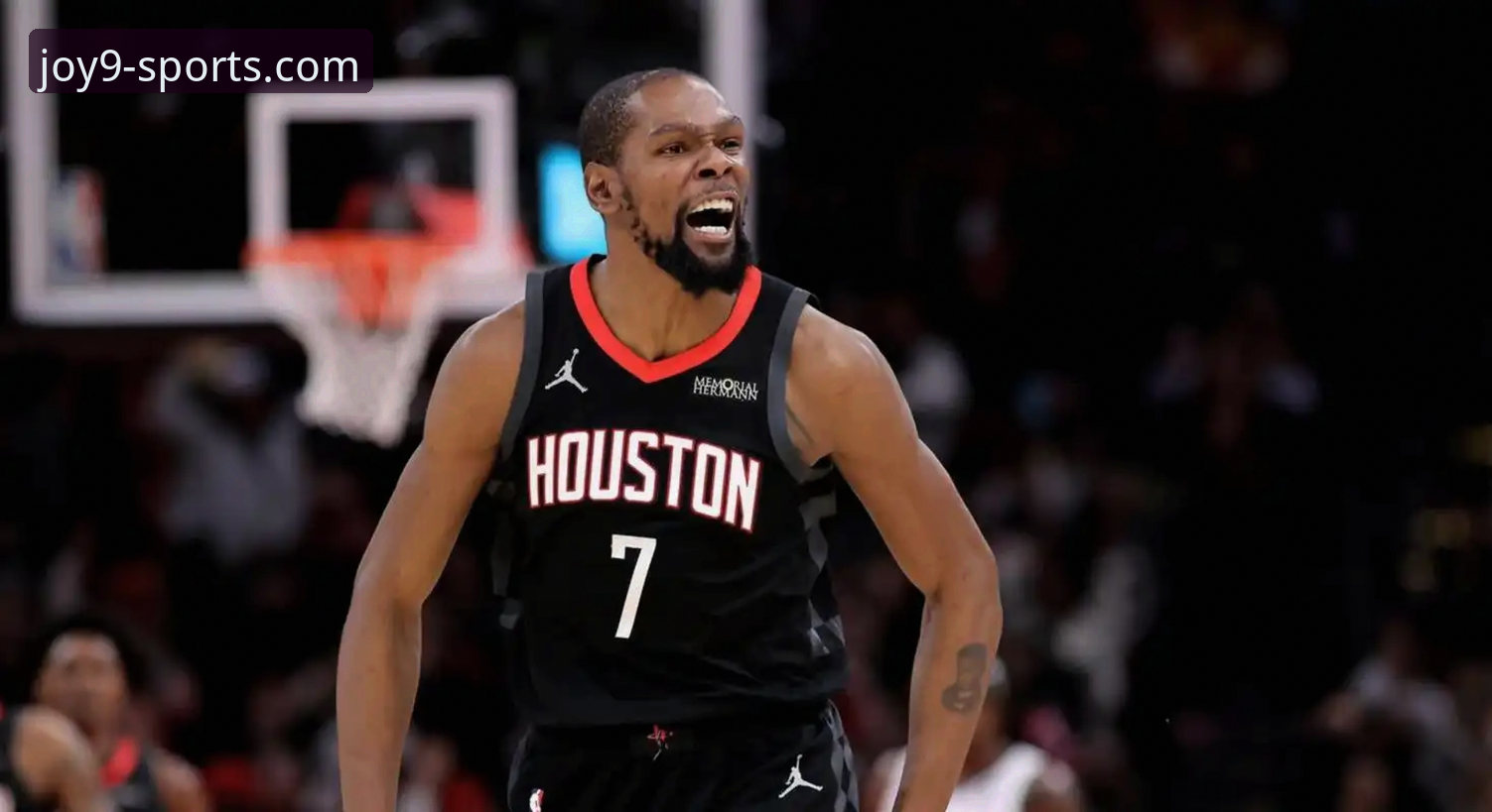 火箭主场大胜尼克斯：一场攻防节奏的全面解析